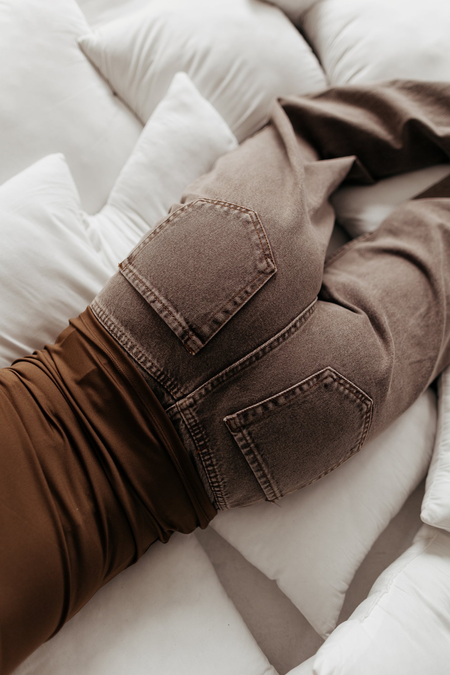 Jeansy z szeroką prostą nogawką brązowe