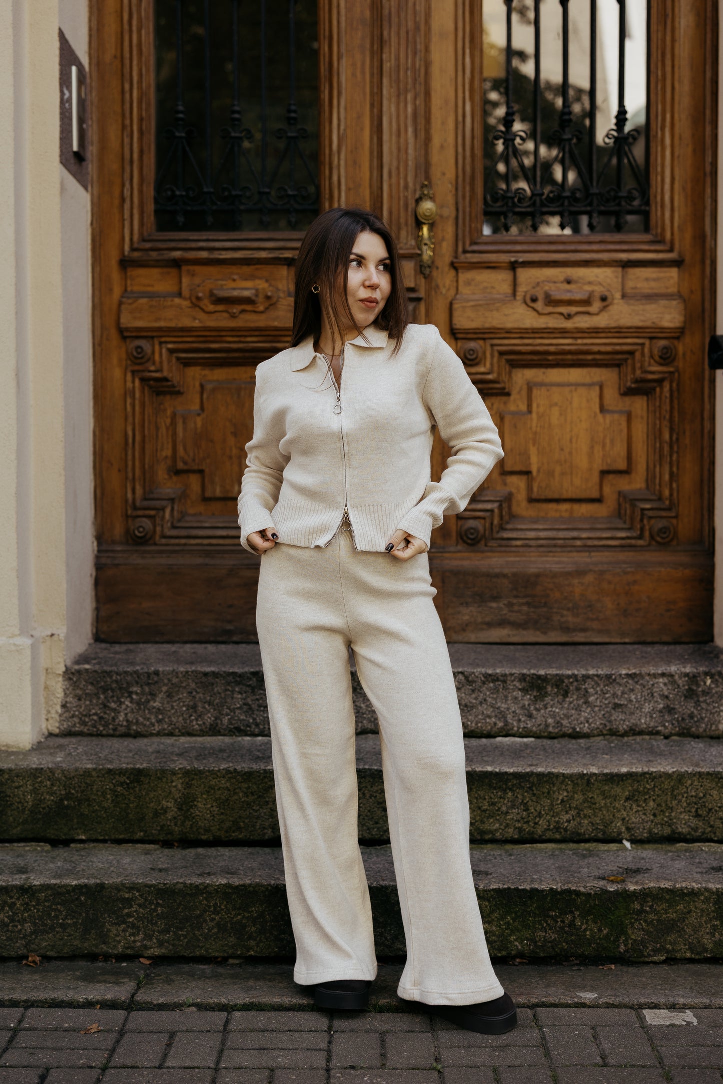 Komplet dzianinowy z zamkiem ECRU